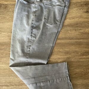 Chico’s Perfect Stretch Girlfriend Slim Leg Jeans Gray Size 2